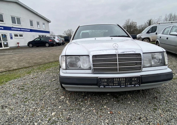 Mercedes-Benz W124 (1984-1993) cena 23500 przebieg: 260000, rok produkcji 1988 z Starachowice małe 106